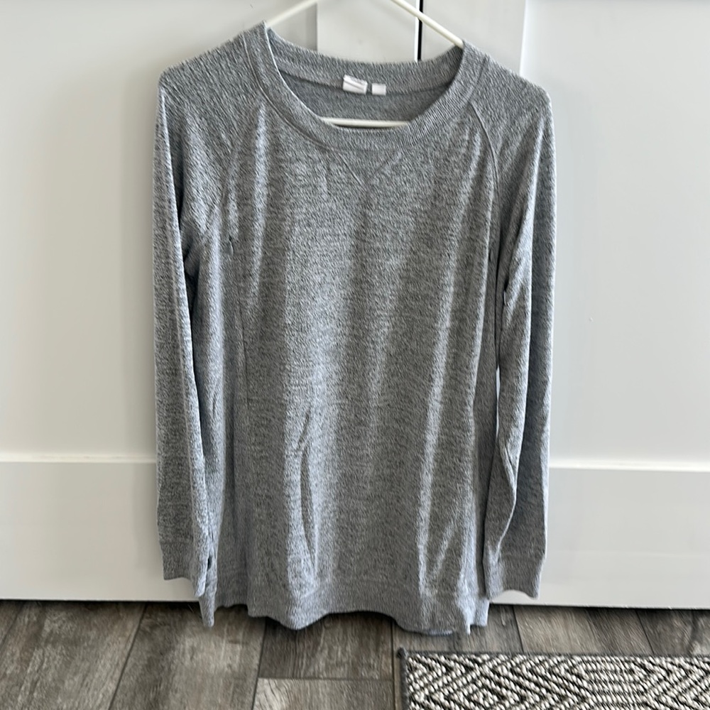 Gap maternity lightweight nursing sweatshirt